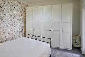 Host Stay Flat 4 Groveside