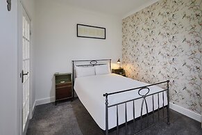 Host Stay Flat 4 Groveside