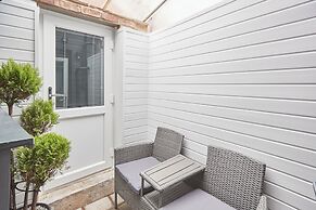 Host Stay Wadsworth Cottage