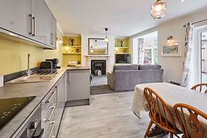 Host Stay The Courtyard at No 47