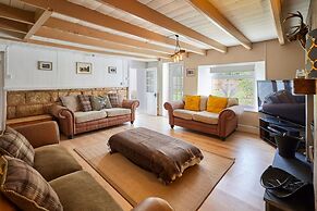 Host Stay Atlanta Cottage