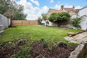 Host Stay Atlanta Cottage