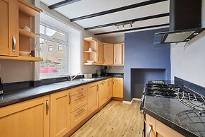 Host Stay Atlanta Cottage