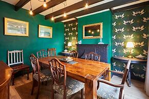 Host Stay Atlanta Cottage