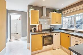 Host Stay Northville Arrifana