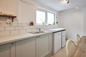 Host Stay Daisy s Cottage