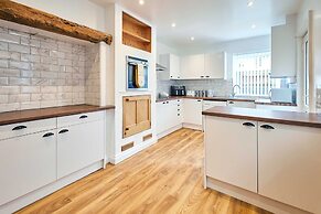 Host Stay Cromwell House