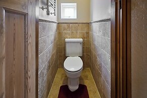 Host Stay Cromwell House