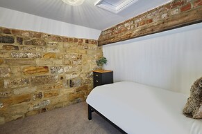 Host Stay Cragg Cottage