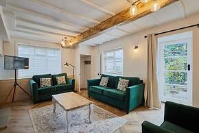 Host Stay Cragg Cottage