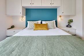 Host Stay Scarborough View Luxury Apartment