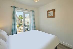 Host Stay White Rose