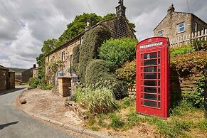 Host Stay Clackgill Cottage