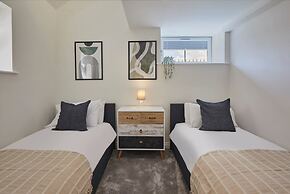 Host Stay 4 The Mount