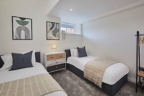 Host Stay 4 The Mount