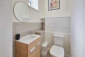 Host Stay 4 The Mount