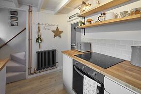 Host Stay Acorn Cottage