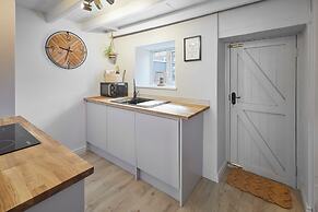 Host Stay Acorn Cottage