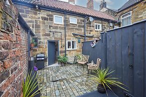 Host Stay Acorn Cottage