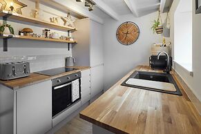 Host Stay Acorn Cottage