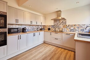 Host Stay Darcey House