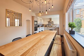 Host Stay Darcey House