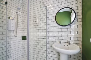 Host Stay Darcey House