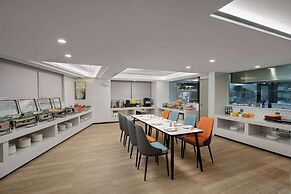 Microtel by Wyndham Kunming Guandu