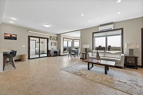 Cheyenne River Ranch with Hot Tub