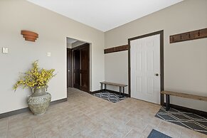 Cheyenne River Ranch with Hot Tub