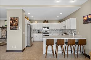 Cheyenne River Ranch with Hot Tub