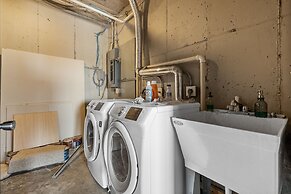 Cheyenne River Ranch with Hot Tub