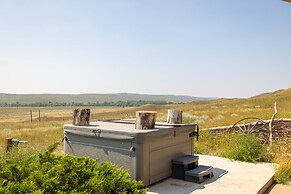 Cheyenne River Ranch with Hot Tub