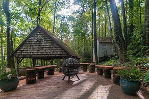 Honeycomb Hideaway by Avantstay Rustic Retreat