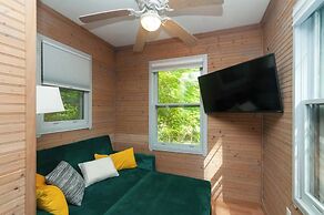 Honeycomb Hideaway by Avantstay Rustic Retreat