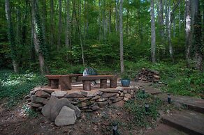 Honeycomb Hideaway by Avantstay Rustic Retreat