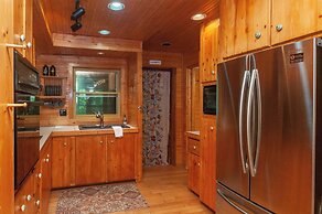 Honeycomb Hideaway by Avantstay Rustic Retreat