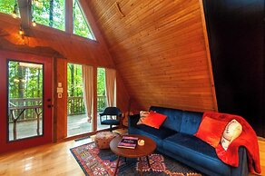 Honeycomb Hideaway by Avantstay Rustic Retreat