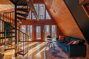 Honeycomb Hideaway by Avantstay Rustic Retreat