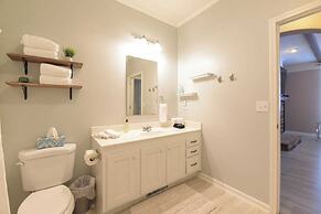 Riverside Ranch by Avantstay Mins to Downtown