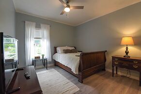 Riverside Ranch by Avantstay Mins to Downtown