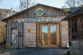 Hickory Nut Hideaway by Avantstay Mountain Views