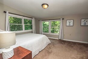 Hickory Nut Hideaway by Avantstay Mountain Views