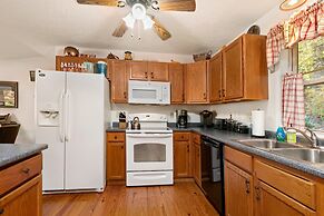 Smoky Mountain Mecca by Avantstay Mountain Views