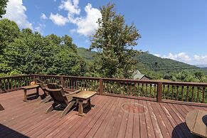 Smoky Mountain Mecca by Avantstay Mountain Views