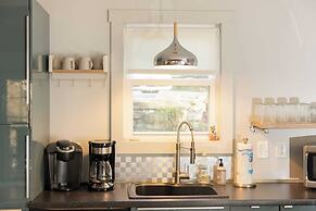 Plum Perfect Hideaway by Avantstay Near Downtown