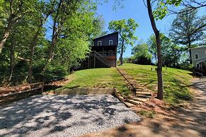 Plum Perfect Hideaway by Avantstay Near Downtown