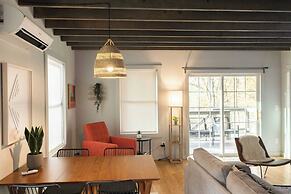 Plum Perfect Hideaway by Avantstay Near Downtown