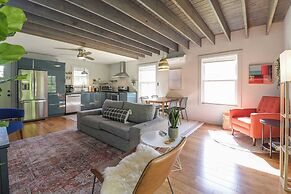 Plum Perfect Hideaway by Avantstay Near Downtown