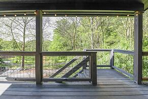 Plum Perfect Hideaway by Avantstay Near Downtown